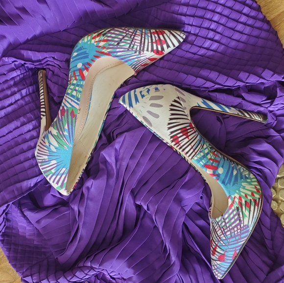 Shoe Republic LA - Picture 3 of 9